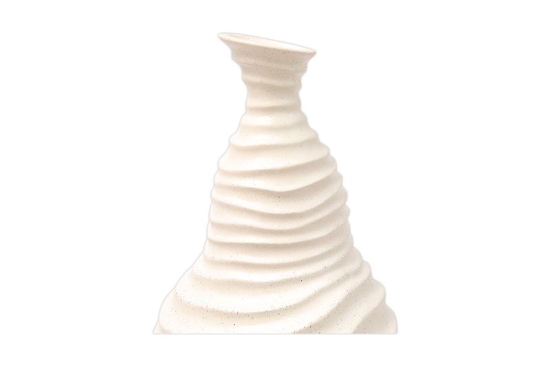 Florero decorativo 24.5 x 22.5 x 44 cm Concepts, color blanco con textura de ondas horizontales y acabado moteado