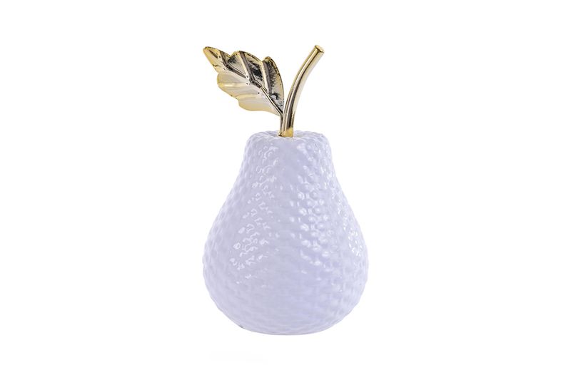 Figura decorativa pera 8.8 x 14.5 cm blanca Concepts, primer plano frontal con hoja y tallo en color dorado