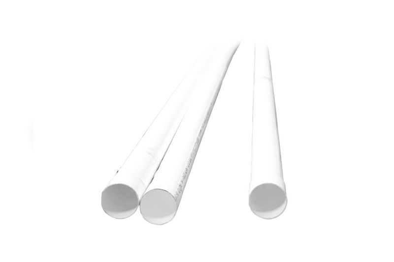 Tubo PVC agua potable 6 mts SDR 32.5 3 pulgadas 125 psi Durman, tres tubos blancos vistos en perspectiva desde el extremo