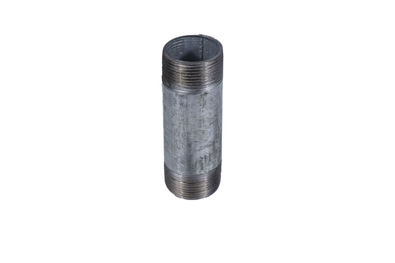Niple galvanizado rosca cédula 20 1-1/4x4-1/2 Facenil, vista frontal del cuerpo cilíndrico con roscas en ambos extremos