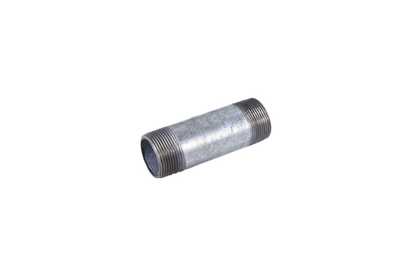 Niple galvanizado rosca cédula 20 1-1/4 x 4-1/2 Facenil, vista lateral en ángulo que muestra las roscas en ambos extremos