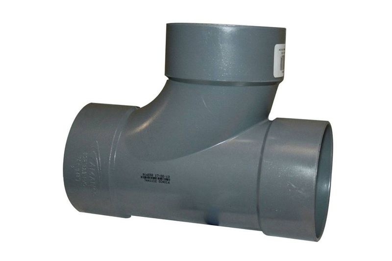 Tee PVC liso sanitario de 4 pulgadas Amanco, vista lateral del accesorio en color gris
