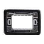Tapa gris para caja Idrobox Matix Go IP55 Bticino, vista frontal del interior con tornillos y soporte blanco