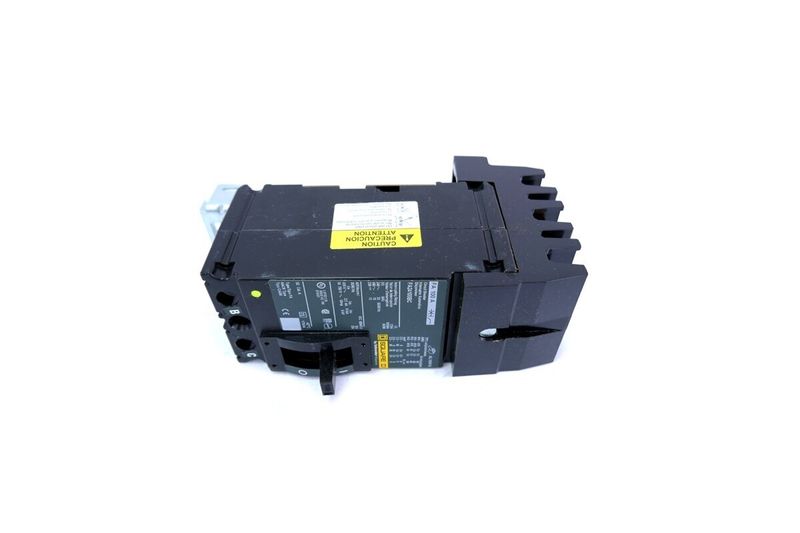 Main breaker 2P FA para tablero I-Line 480/277 VAC Square D de 100 amp y 18 kA fase B-C, vista lateral con etiqueta amarilla