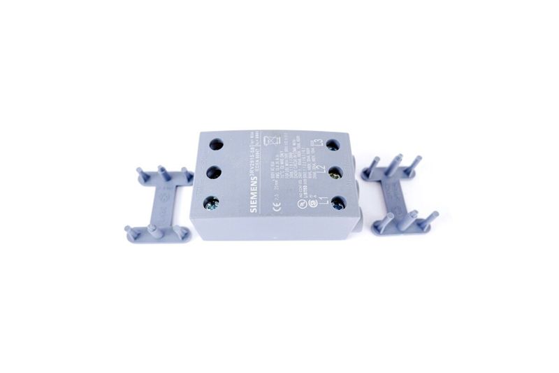 Borne acometida trifásica para guardamotores Siemens S0-S00 conexión por arriba, vista frontal con sus piezas laterales