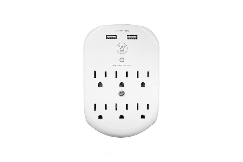 Adaptador smart con supresor 2P-USB 6 salidas 2.4 AMP 120-240V Westinghouse, vista frontal blanca con puertos USB y tomas