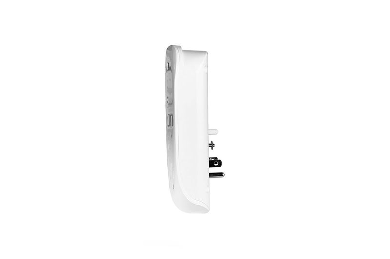 Adaptador smart con supresor 2P-USB 6SAL 2.4 AMP 120-240V Westinghouse, vista lateral del dispositivo en color blanco