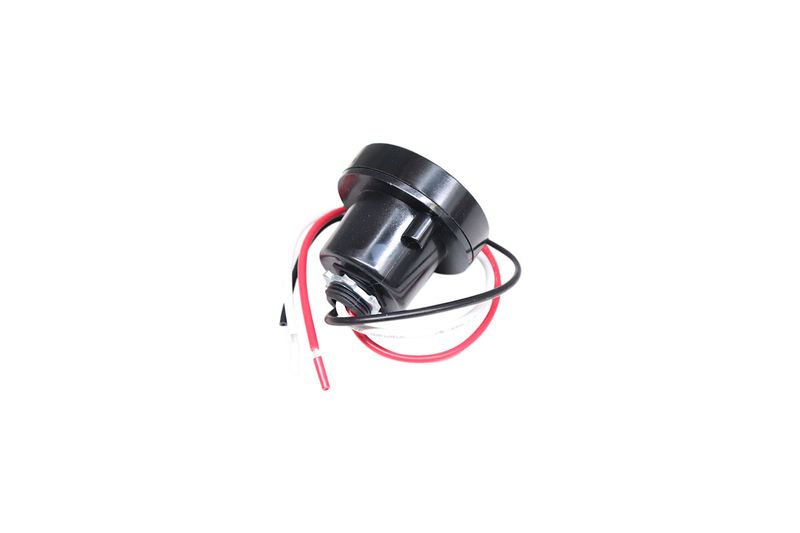 Base para fotocelda con brazo 125/220 V Eagle, detalle del cableado eléctrico rojo y blanco con base negra