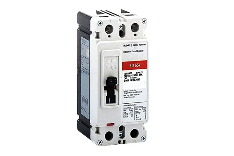 Main breaker tipo ED 2x125 240V Eaton, vista frontal del interruptor eléctrico blanco con palanca de encendido negra