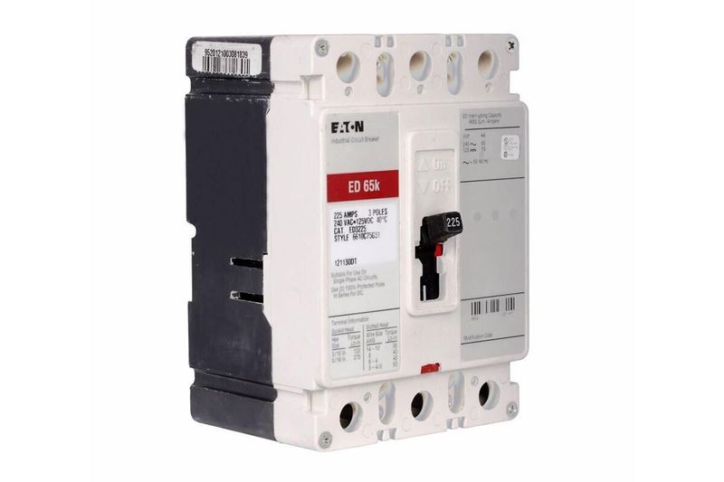 Main breaker tipo ED 3x125 240V CH Eaton, vista frontal detallada de la etiqueta técnica y palanca de accionamiento