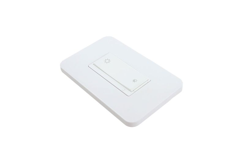 Dimmer remoto Smart LED 15 A blanco 120/240 V Nexxt, vista superior en ángulo del interruptor con iconos de brillo