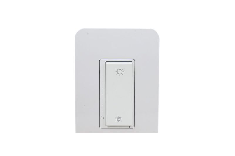 Dimmer remoto smart LED 15 A blanco 120/240 V Nexxt, primer plano frontal del interruptor con íconos de sol