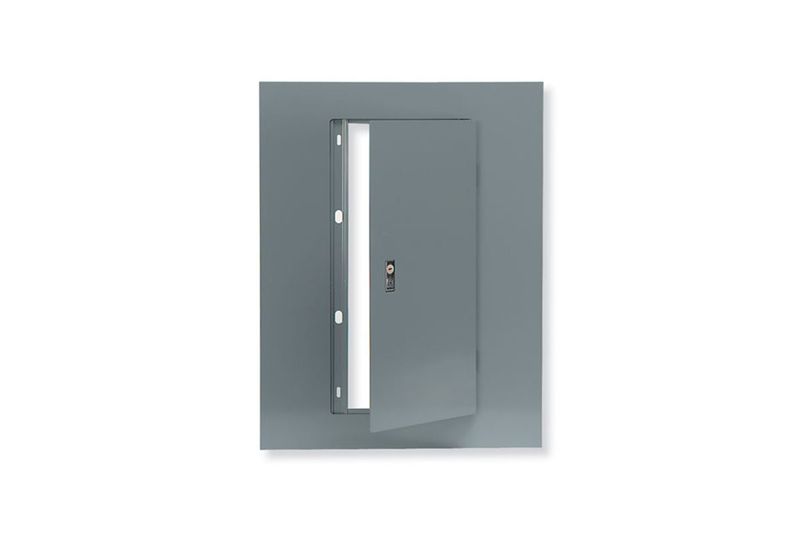 Tapa para panel NQ/NF superficial 26 espacios Square D, vista frontal con puerta abierta y color gris
