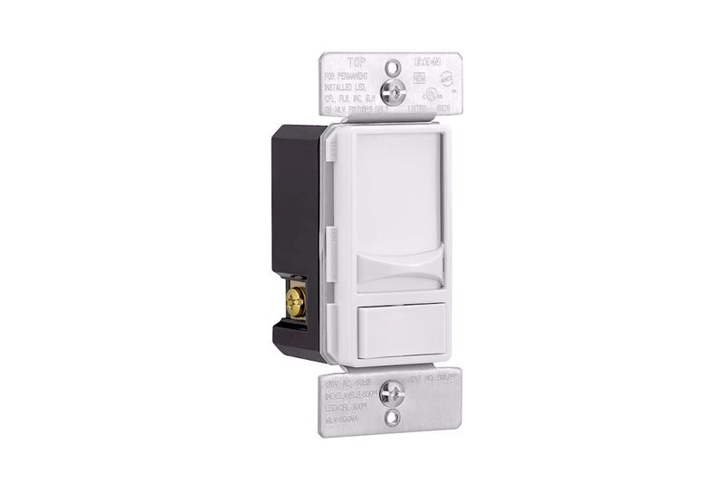 Dímer universal decorator 15A 120/277V blanco Eaton, vista lateral del dispositivo mostrando el mecanismo interno negro