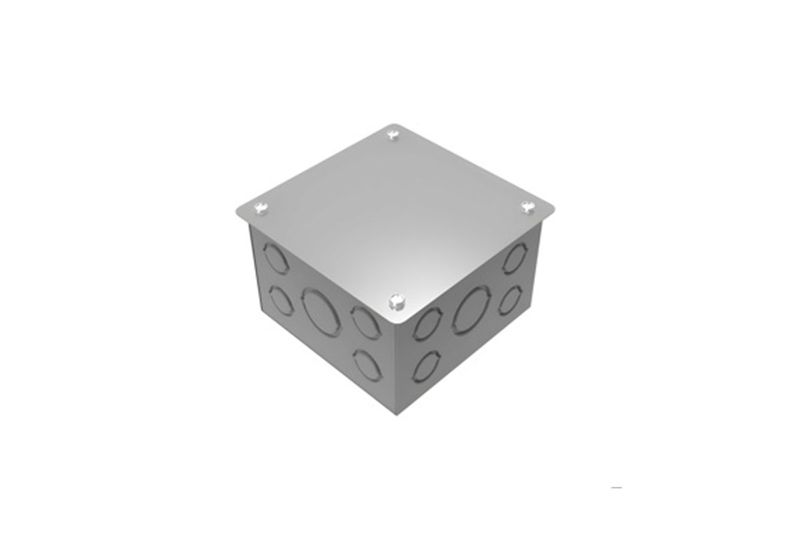 Caja de registro 8 x 8 pulgadas empotrar Sylvania, vista diagonal de la caja metálica gris con tapa y perforaciones
