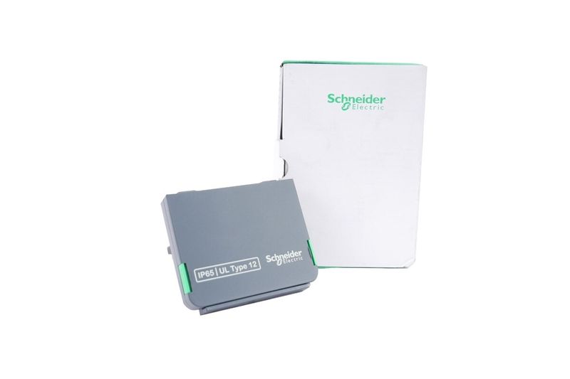 Kit para montaje de pantalla de variador en puerta de gabinete Schneider Electric, pieza gris junto a su caja blanca