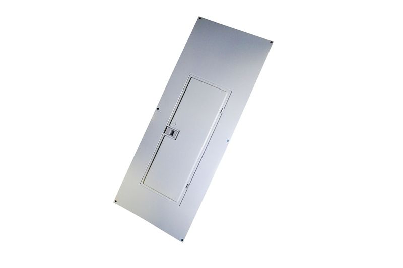 Tapa para centro de carga Square D de 42 espacios superficial, vista angular del panel metálico gris con puerta central