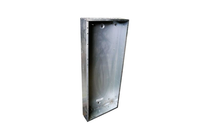 Caja para tablero Square D de 50 x 20 pulgadas, vista interior del gabinete metálico vacío