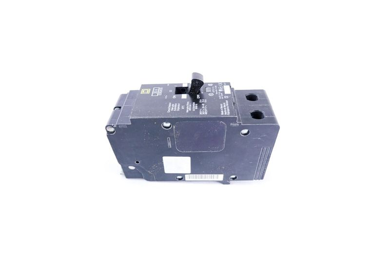 Breaker atornillable 2P 277-480V Square D de 30 amp, vista frontal del cuerpo negro con palanca de encendido y apagado