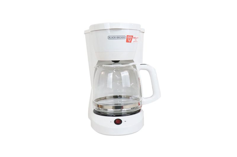 Cafetera 12 tazas blanca filtro permanente Black + Decker, vista frontal con jarra de vidrio y botón de encendido rojo