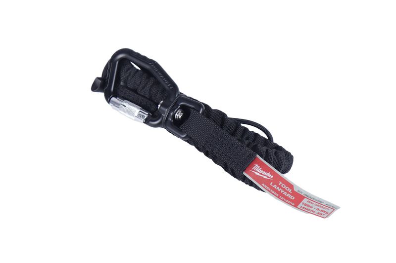 Cordón para sujetar herramienta Milwaukee de 36 pulgadas, 15 lbs y con bloqueo, detalle del mosquetón y etiqueta roja