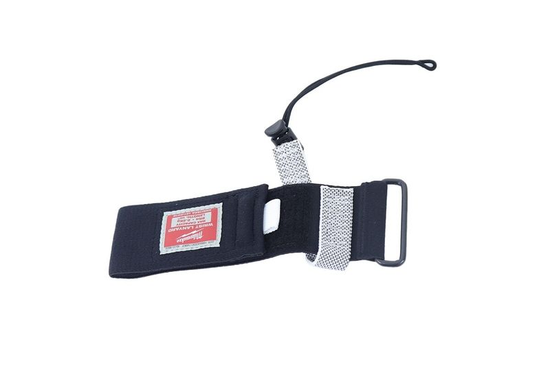 Cordón de muñeca para sujetar herramientas Milwaukee de 5 lbs, detalle del cierre de velcro y el gancho metálico negro
