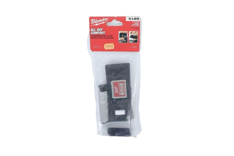 Cordón de muñeca para sujetar herramientas Milwaukee de 5 lbs, dentro de su empaque plástico con tarjeta roja