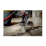 Juego brocas SDS Plus Milwaukee de 2 piezas cincel/pala, en uso rompiendo concreto con un rotomartillo