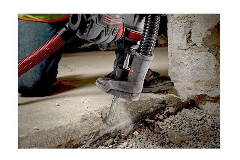 Juego brocas SDS Plus Milwaukee de 2 piezas cincel/pala, en uso rompiendo concreto con un rotomartillo