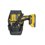 Bolso porta taladro DeWALT de 7 bolsillos, con taladro amarillo y negro insertado y accesorios en los compartimentos