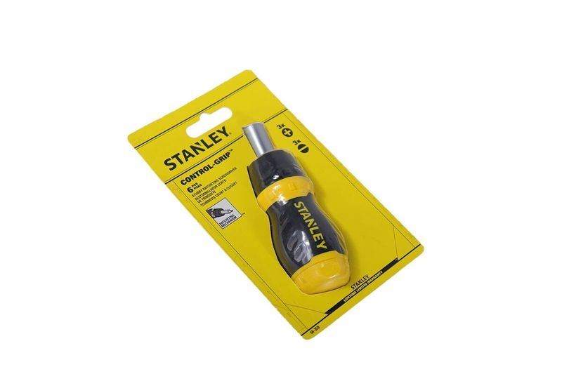 Desarmador intercambiable corto 6 piezas Stanley, producto en su empaque amarillo con el mango visible