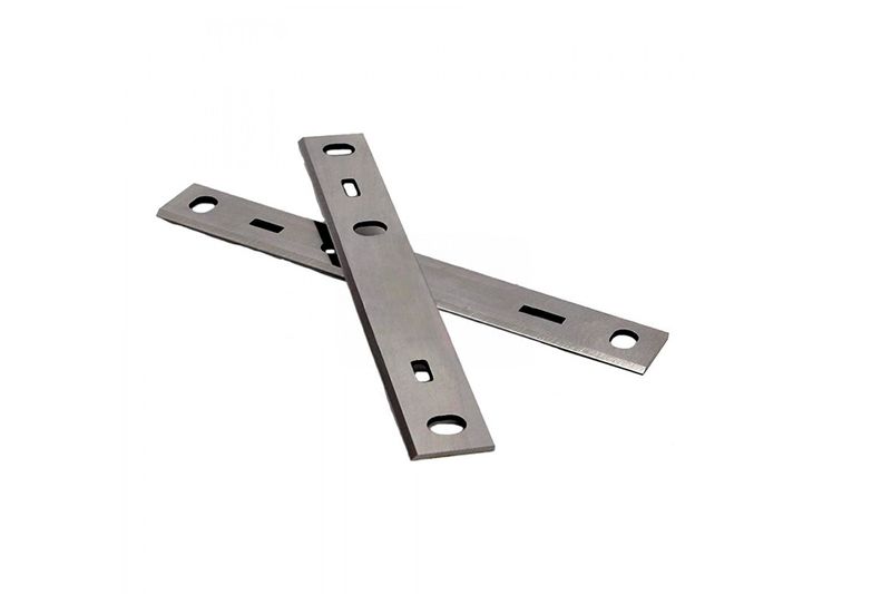 Kit de cuchillas canteadoras Craftsman, dos hojas metálicas rectangulares con perforaciones cruzadas sobre fondo blanco