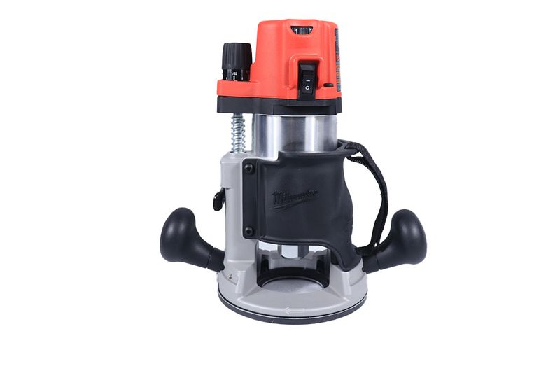 Router eléctrico Milwaukee de 110 V y 2-1/4 HP, vista frontal detallando el motor rojo y las empuñaduras negras