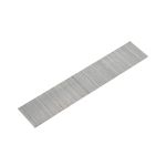 Clavos para clavadora Truper de 1 pulgada, tira de clavos metálicos dispuestos en paralelo sobre fondo blanco