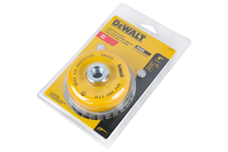 Cepillo circular para esmeriladora DeWALT de 4 pulgadas hilotrenzado cono, empaque plástico con etiqueta amarilla y negra