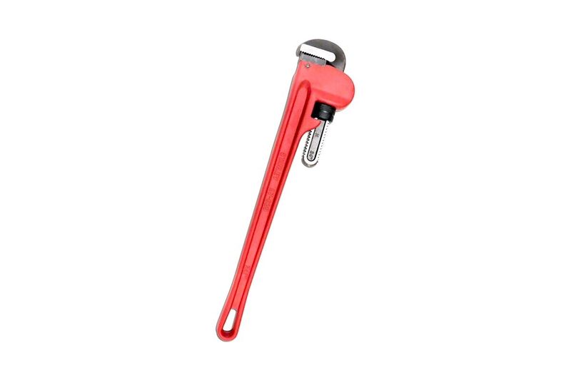 Llave Stilson Stanley de 24 pulgadas, vista lateral completa en color rojo con mandíbulas metálicas