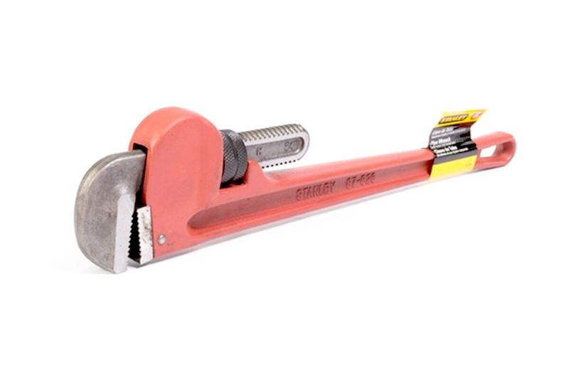 Llave Stilson Stanley de 24 pulgadas, vista lateral completa del cuerpo rojo y mandíbula metálica