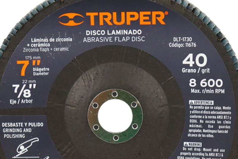 Disco laminado 7 pulgadas grano 40 Truper, primer plano de la etiqueta frontal con especificaciones técnicas