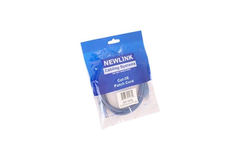 Patch cord Cat5e Newlink de 7 pies azul, empacado en bolsa plástica transparente con etiqueta azul y código de barras