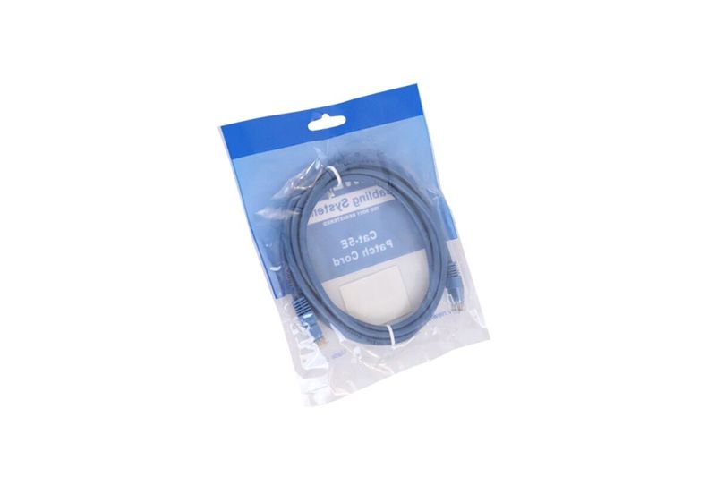 Patch cord Cat5e Newlink de 7 pies azul, empacado en bolsa plástica transparente con encabezado azul