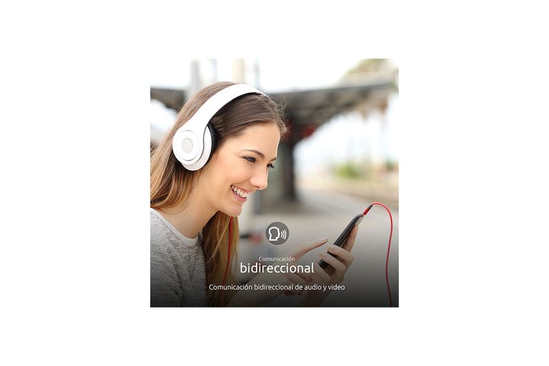 Cámara smart resolución 2K para interior Nexxt, gráfico informativo de comunicación bidireccional con mujer usando celular