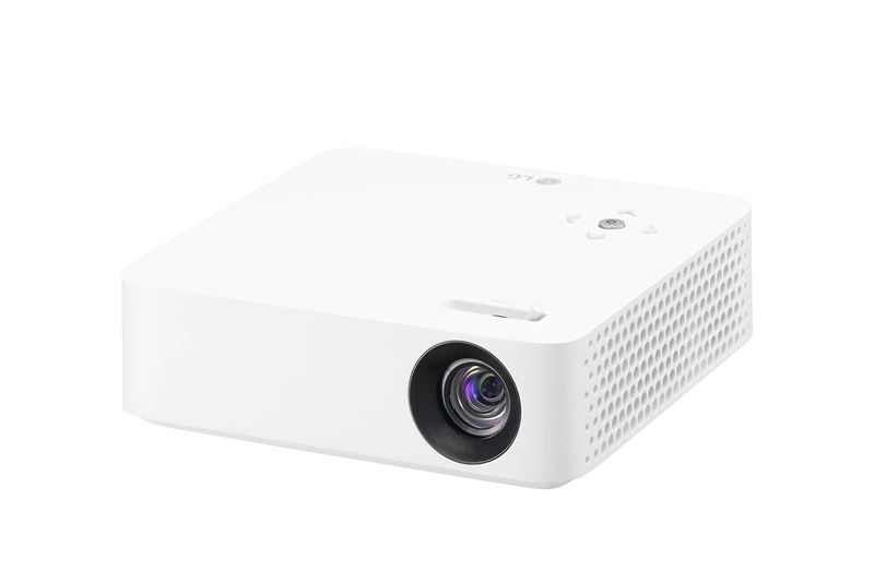 Proyector LED LG CineBeam LG, vista diagonal del equipo en color blanco con lente frontal y rejilla de ventilación