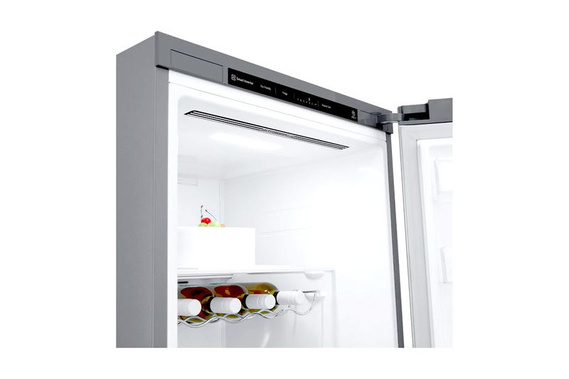 Refrigerador LG Inverter de 14 pies acero inoxidable, vista interior del refrigerador abierto con botellas en el estante