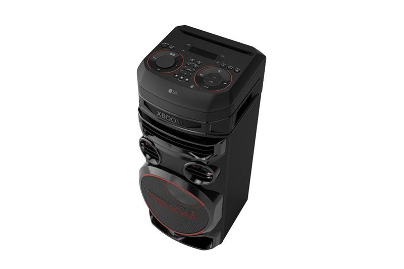 Parlante vertical Bluetooth XBOOM 500 W RNC7 LG, vista diagonal superior resaltando el panel de control y botones