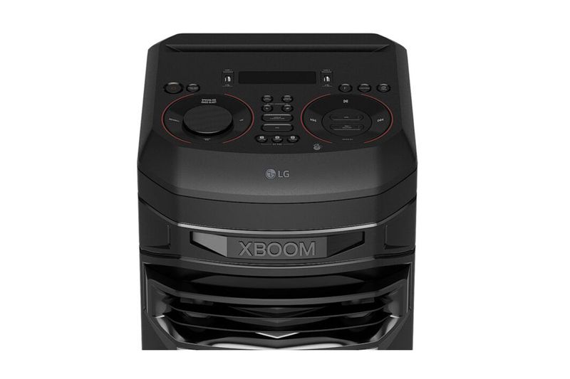 Parlante vertical Bluetooth XBOOM 500 W RNC7 LG, acercamiento al panel de control superior y logotipo XBOOM