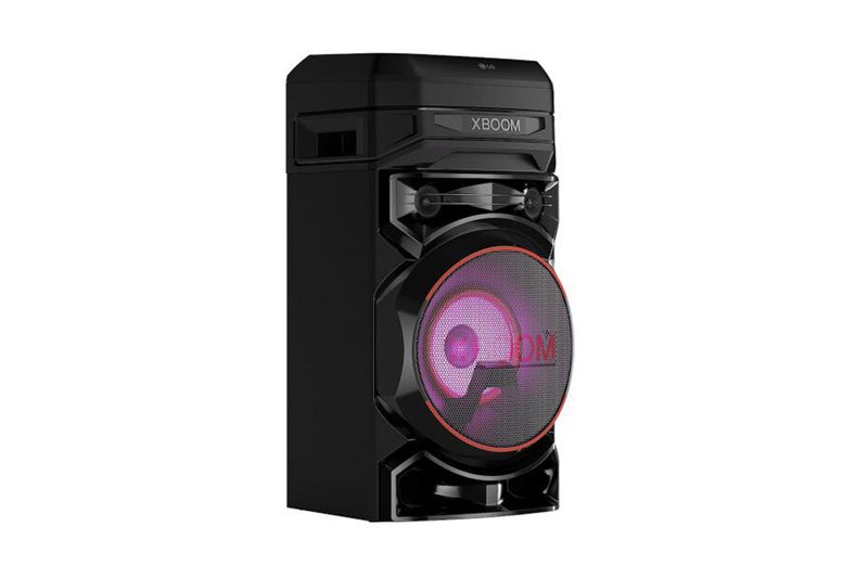 Parlante vertical Bluetooth Xboom 300 W RNC5 LG, vista frontal con iluminación circular en tonos rosa y púrpura