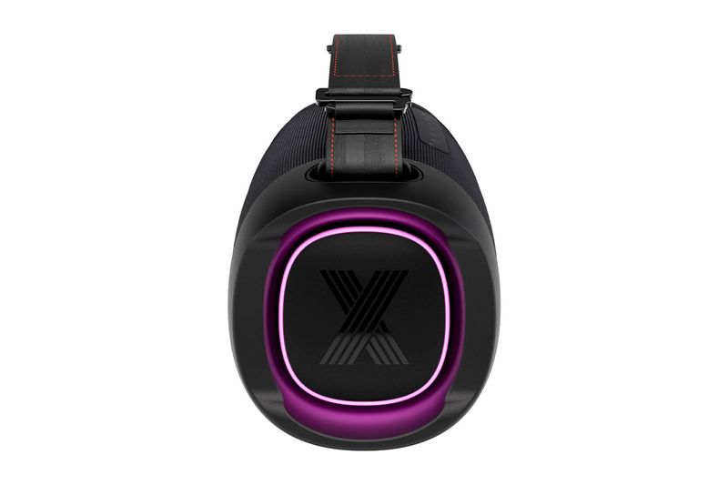Bocina Bluetooth Xboom Go XG8T 60W LG, vista frontal con anillo de luz LED púrpura encendido y asa negra