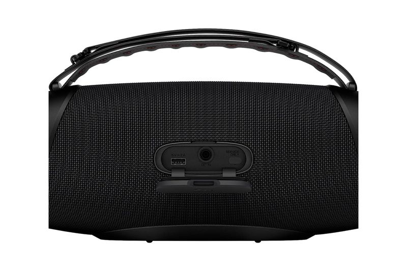Bocina Bluetooth Xboom Go XG8T 60W LG, vista posterior con puertos de conexión y asa de transporte negra