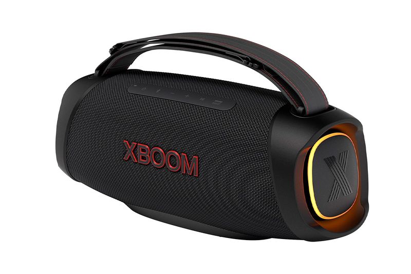 Bocina Bluetooth Xboom Go XG8T 60 W LG, vista lateral con asa negra y aro luminoso naranja encendido