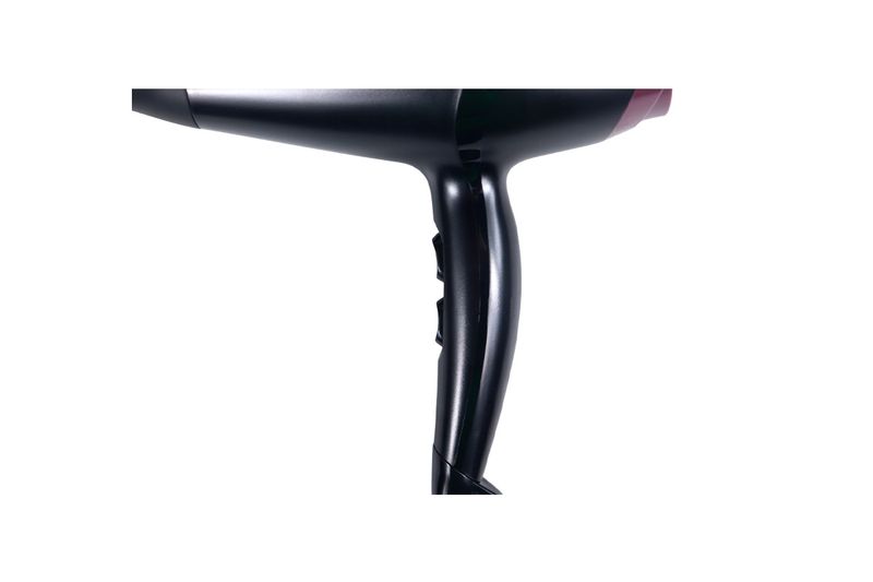 Secadora de cabello Supercare Pro con turmalina Remington, primer plano del mango y cuerpo en color negro